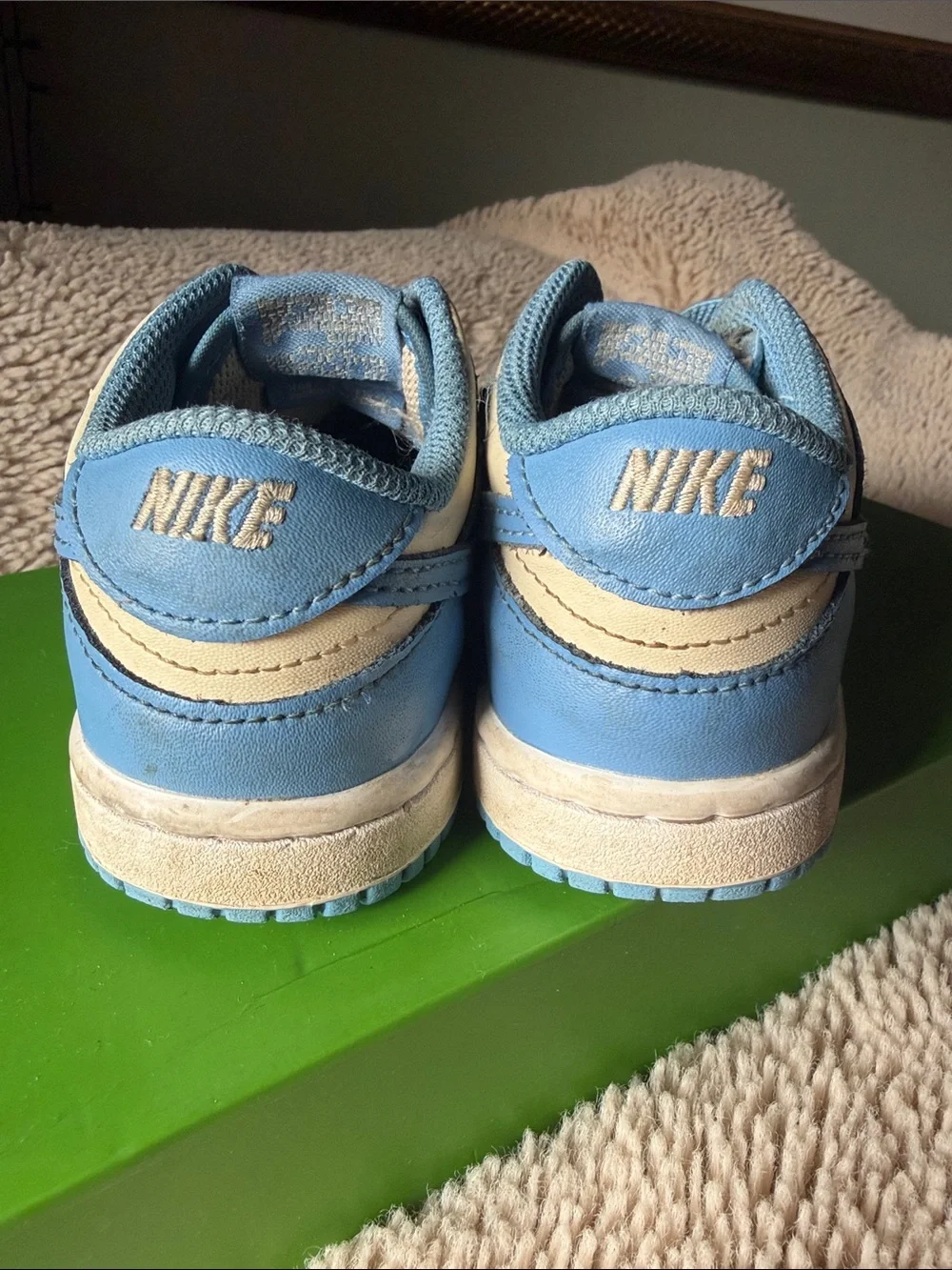 Nike Kids Low-Top Sneakers in Blue and Cream